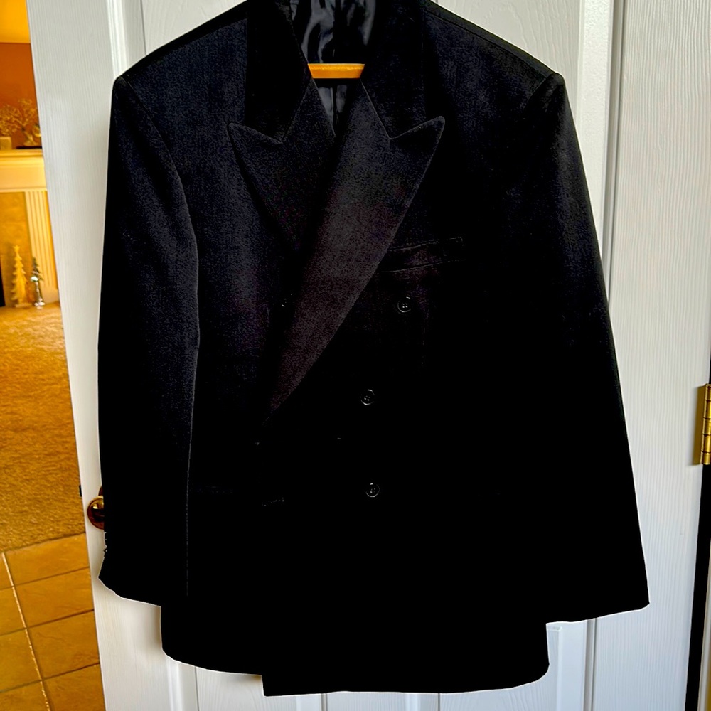 Men’s black suit coat 38R no stains or odors